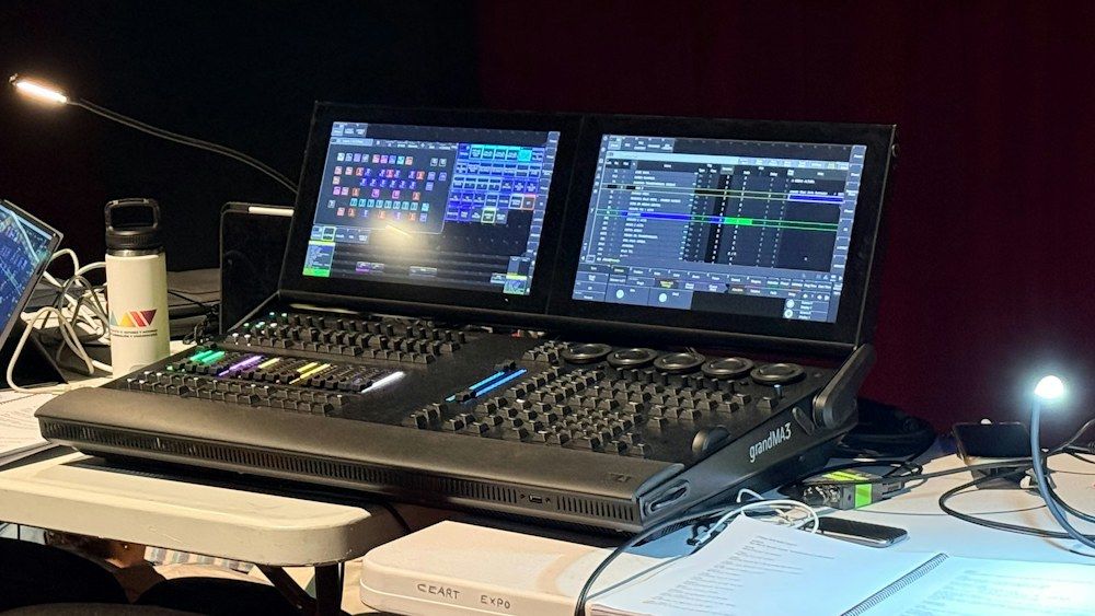 Theatre control console with two digital screens